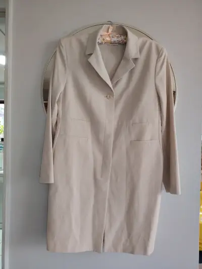 Abrigo entallado beige nuevo - miniatura 3