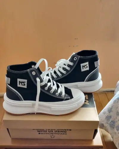 Zapatillas negras de caña alta - miniatura 1