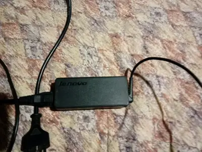 Laptop Lenovo con caja original - miniatura 4