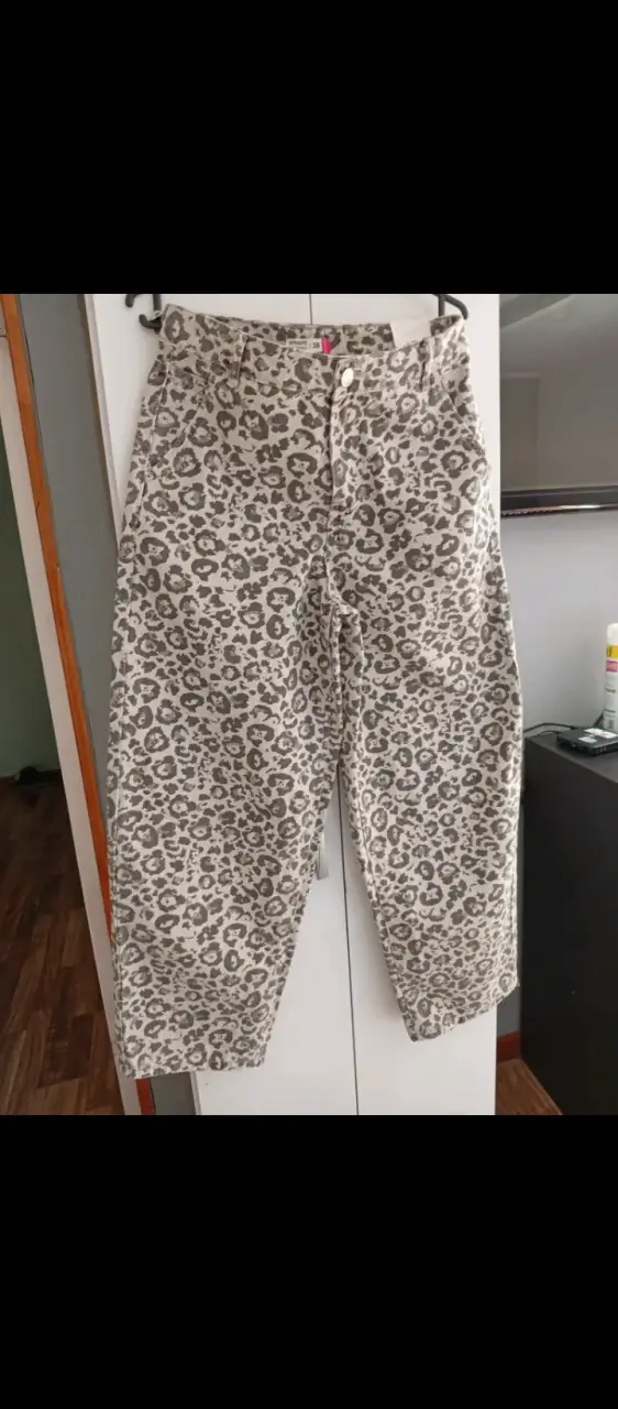Pantalón  estampado animal print y perfumes arabes - 1