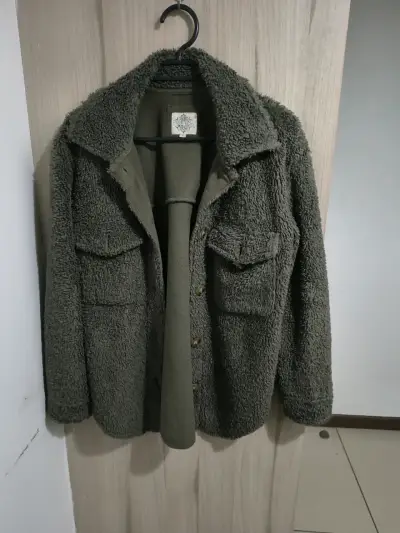 Abrigo verde de lana estilo teddy - miniatura 1