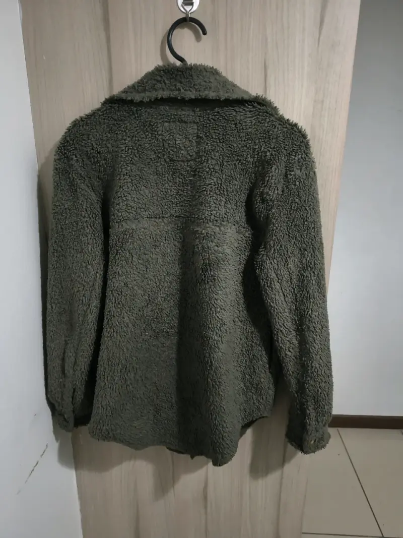 Abrigo verde de lana estilo teddy - 2