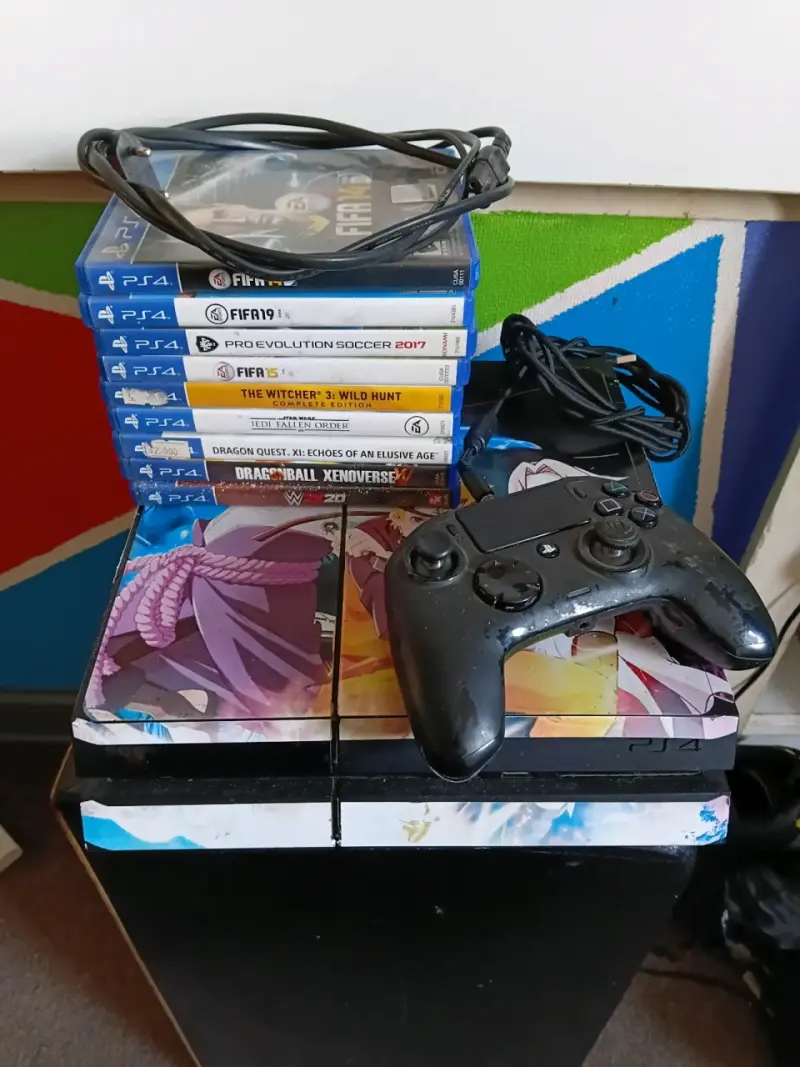 Consola PS4 con juegos
