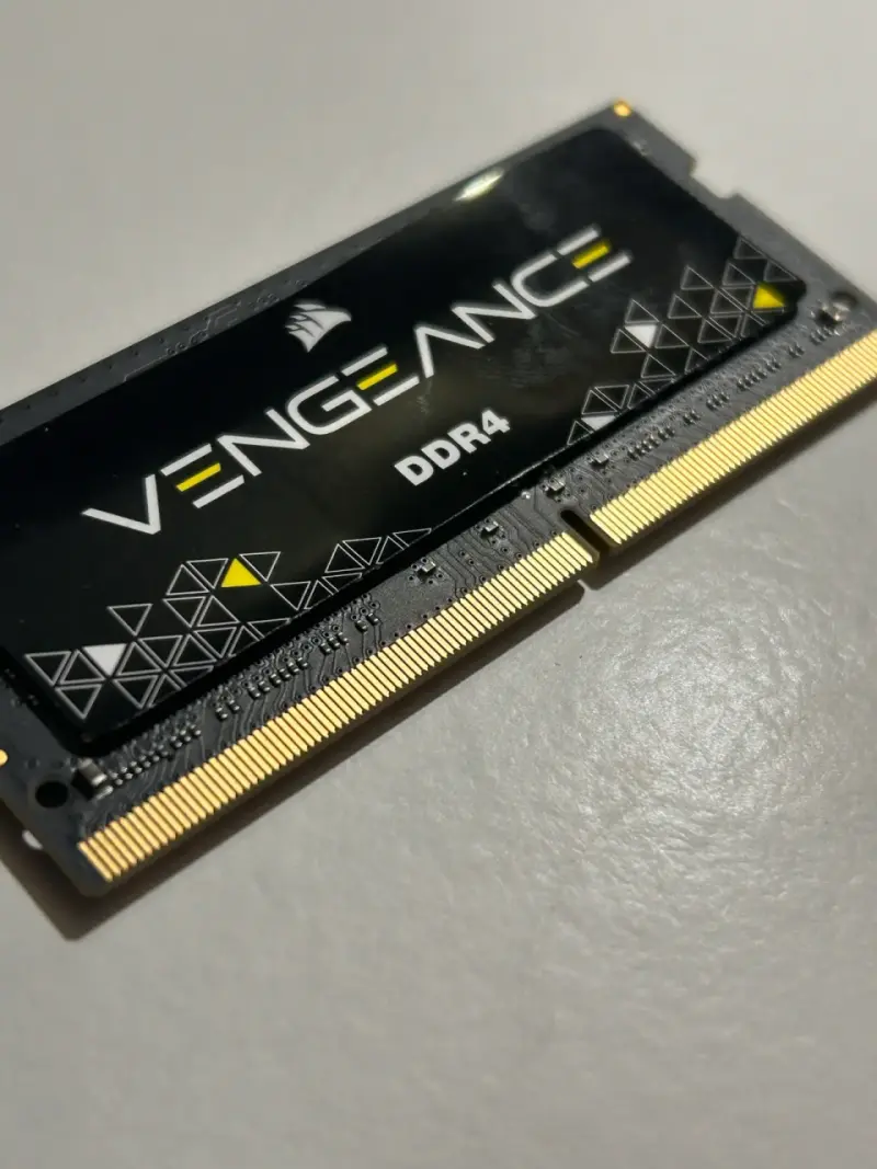 Memoria RAM Corsair DDR4 16GB - 4