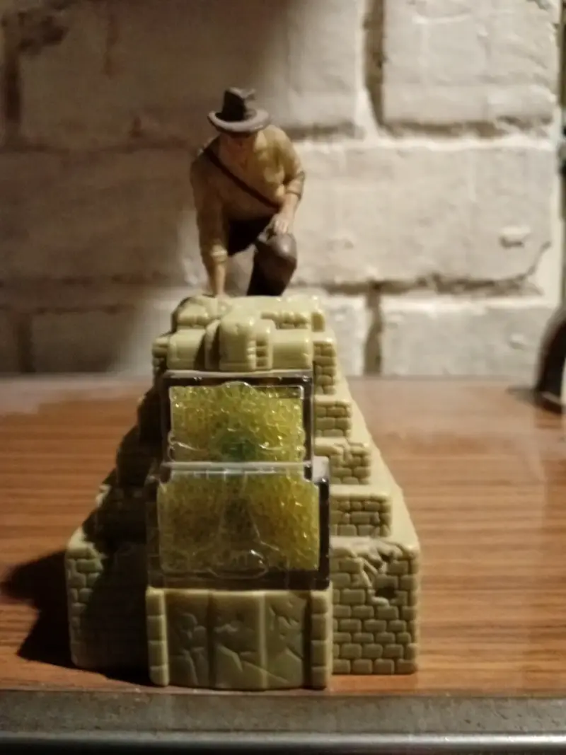 Figura de colección aventurero - 2