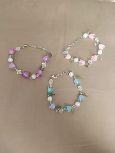 Pulseras y llaveros  florales coloridas - miniatura 1