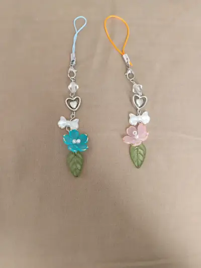 Pulseras y llaveros  florales coloridas - miniatura 3