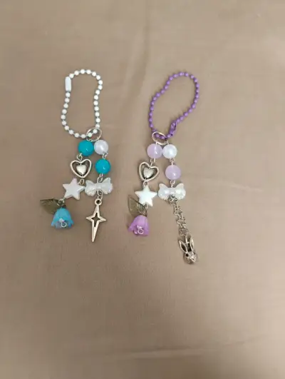 Pulseras y llaveros  florales coloridas - miniatura 4