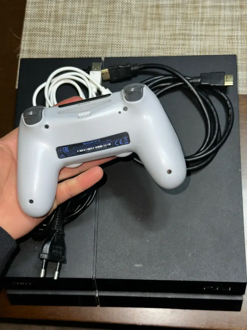 Consola PlayStation 4 Fat - 4
