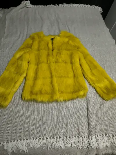 Chaqueta de piel sintética amarilla - miniatura 1