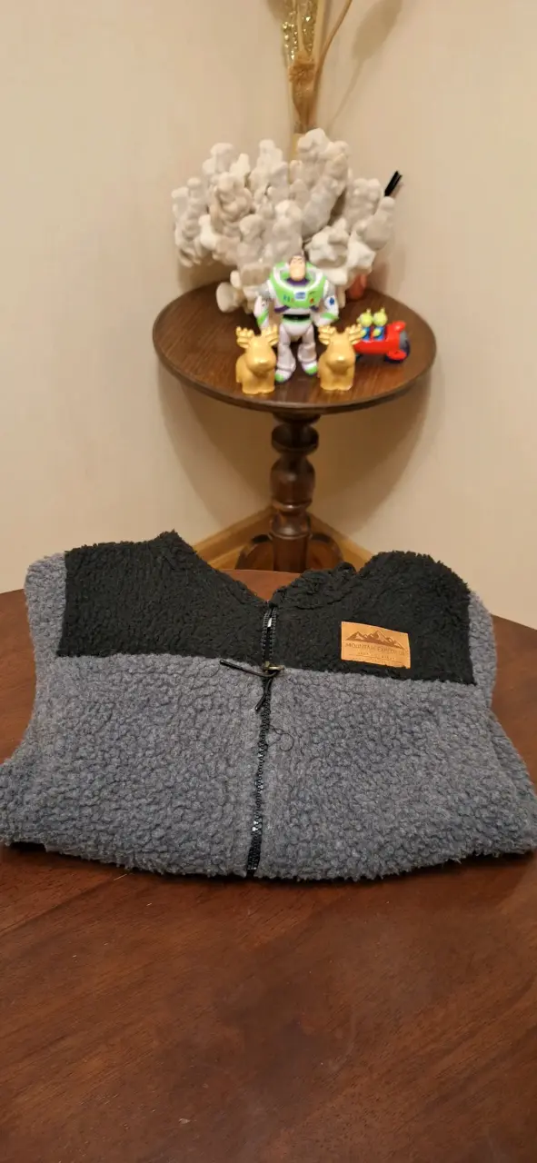 Chaqueta polar gris y negra - 3