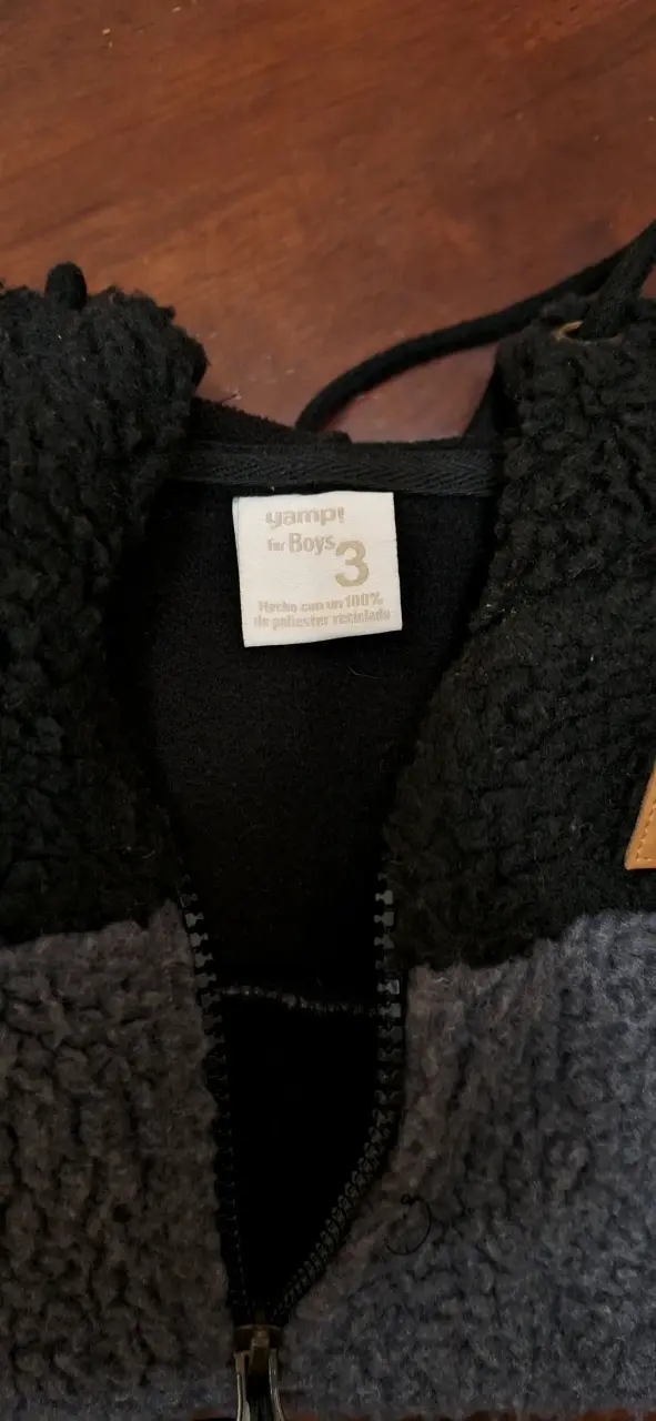 Chaqueta polar gris y negra - 4
