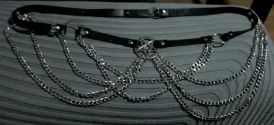 Cinturón con cadenas y pentagrama. - miniatura 1
