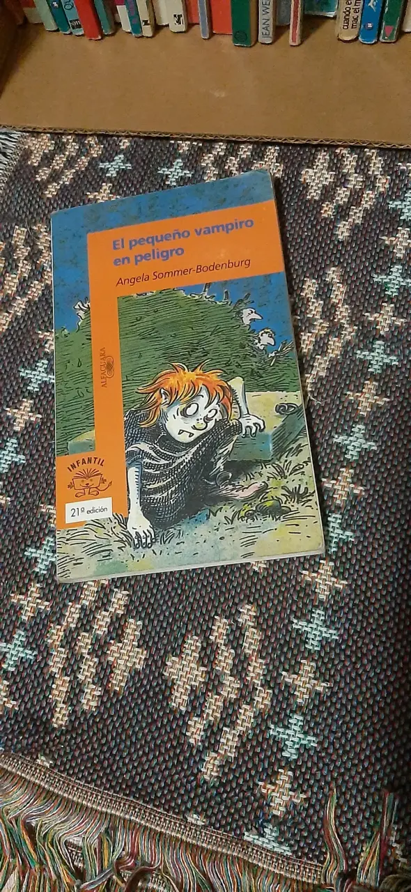 Libro 'El pequeño vampiro en peligro' - 1