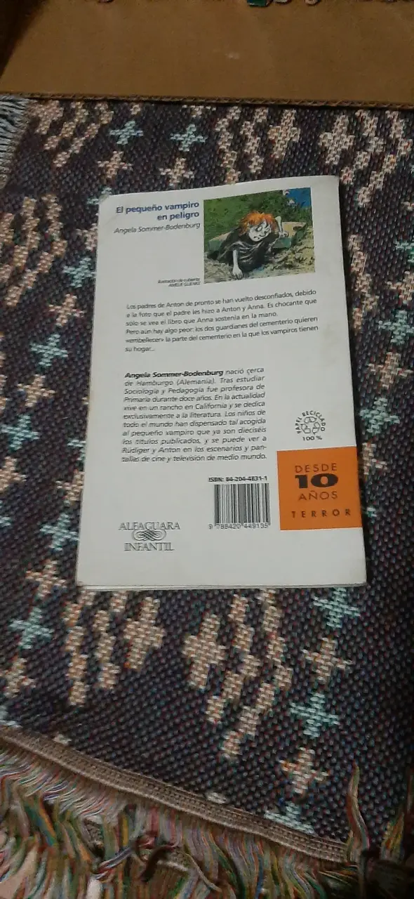 Libro 'El pequeño vampiro en peligro' - 2