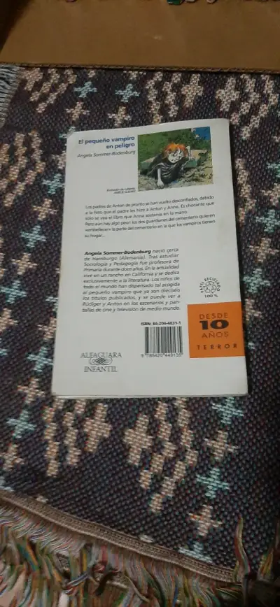 Libro 'El pequeño vampiro en peligro' - miniatura 2