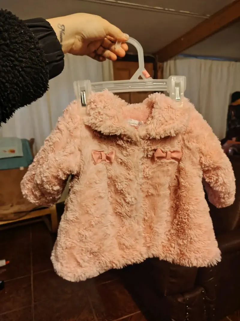 Abrigo rosa de felpa infantil - 1