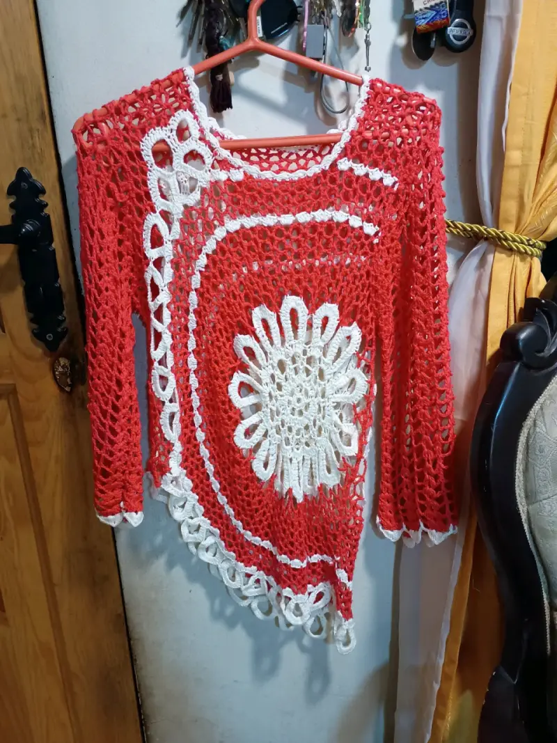 Polera crochet roja y blanca