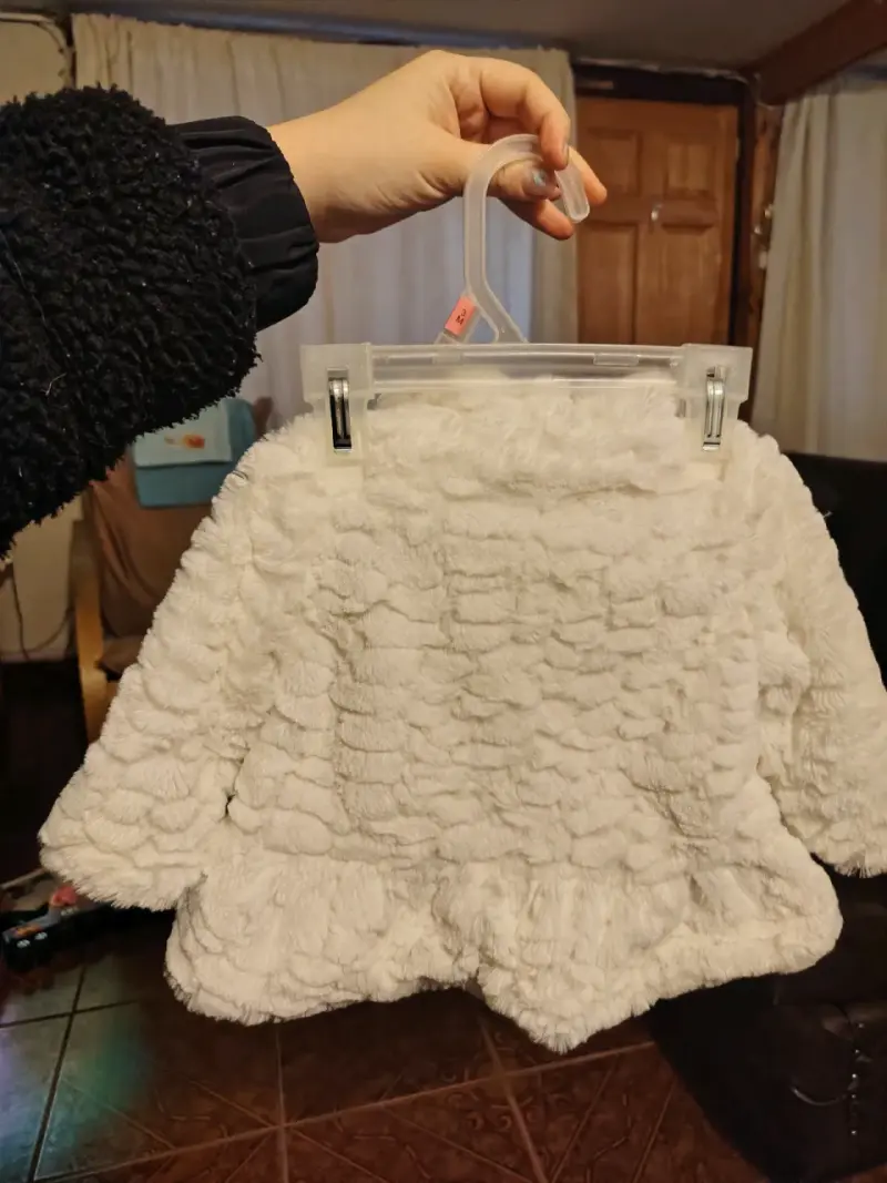 Abrigo blanco peludo para bebé Limonada - 3