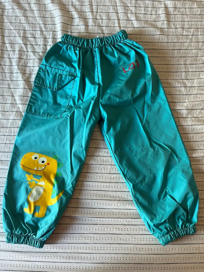 Conjunto impermeable dinosaurio - 2
