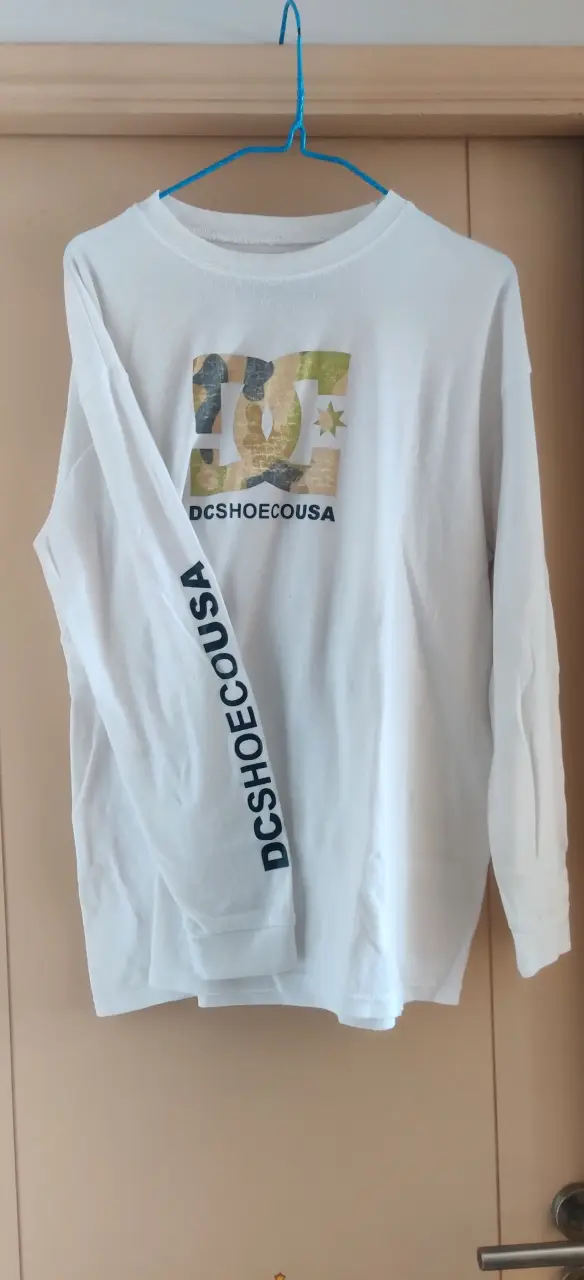 Polera blanca manga larga DC