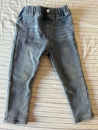 Pantalón de mezclilla infantil - miniatura 2