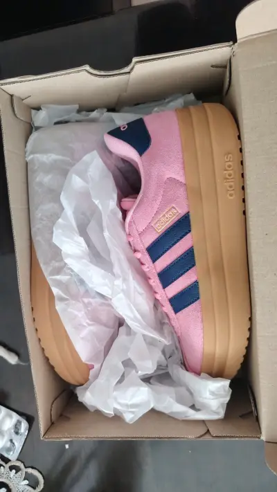 Zapatillas Adidas rosas y azules - miniatura 1