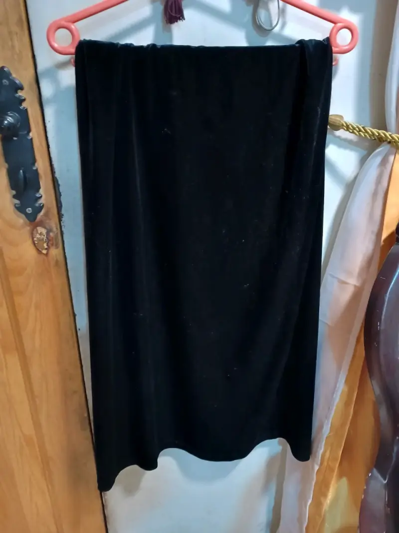 Falda negra elegante