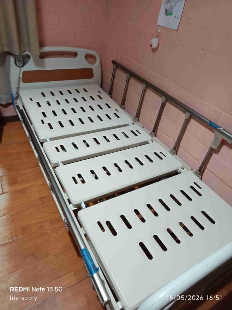 Cama hospitalaria ajustable - 2