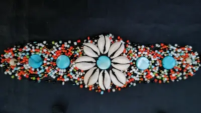 Pulseras bordadas de mostacillas y con conchas - miniatura 2