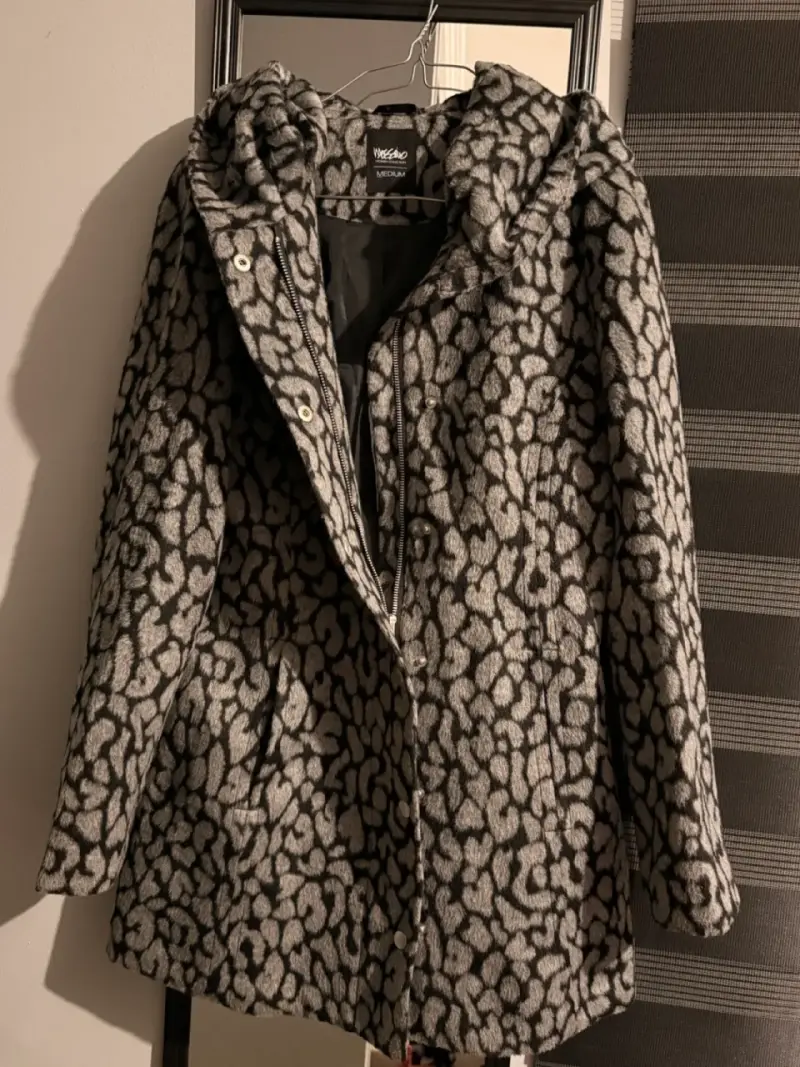 Abrigo estampado animal print - 1
