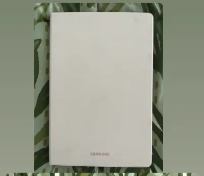 Tablet con funda protectora - miniatura 2