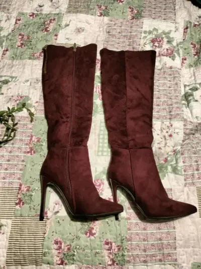Botas altas burdeo con taco - miniatura 1