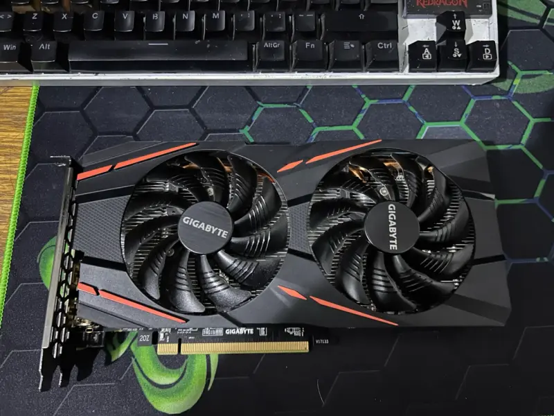 Tarjeta gráfica Gigabyte RX 570 8GB - 2
