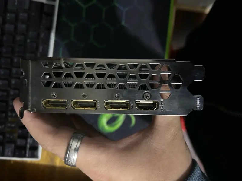 Tarjeta gráfica Gigabyte RX 570 8GB - 4