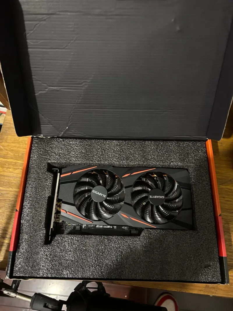 Tarjeta gráfica Gigabyte RX 570 8GB - 5