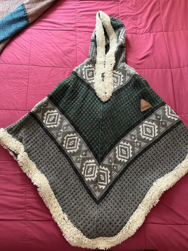 Poncho de lana con capucha - 2