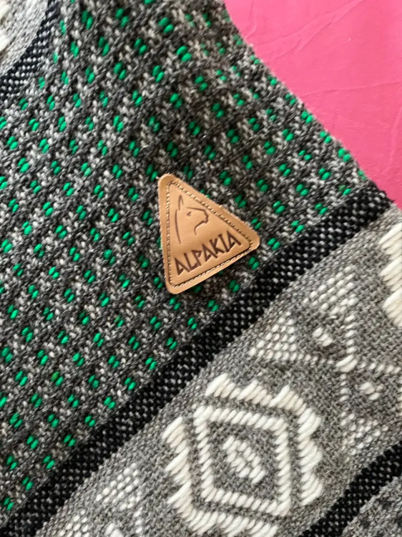 Poncho de lana con capucha - 6