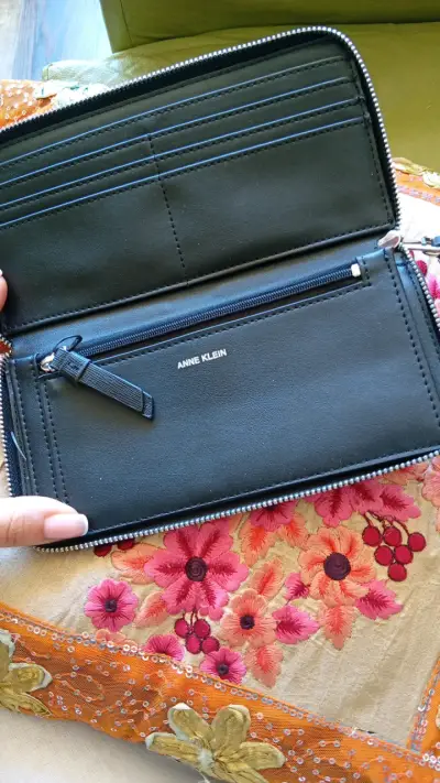 Billetera negra Anne Klein - miniatura 1