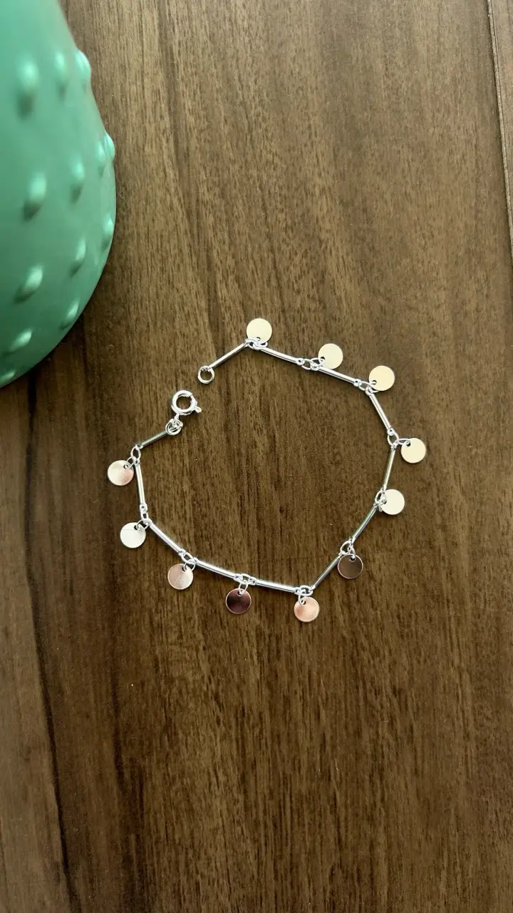 Pulsera de plata con dijes - 1