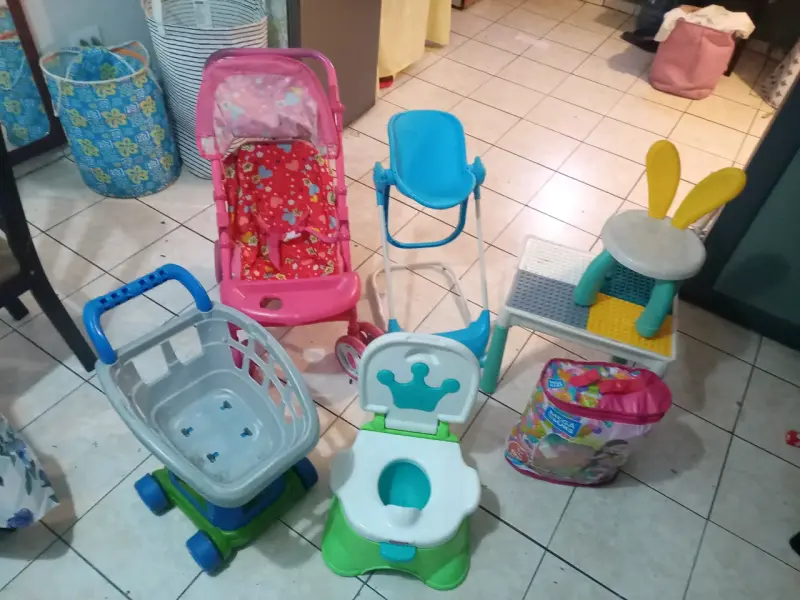 Conjunto mobiliario infantil variado - 2