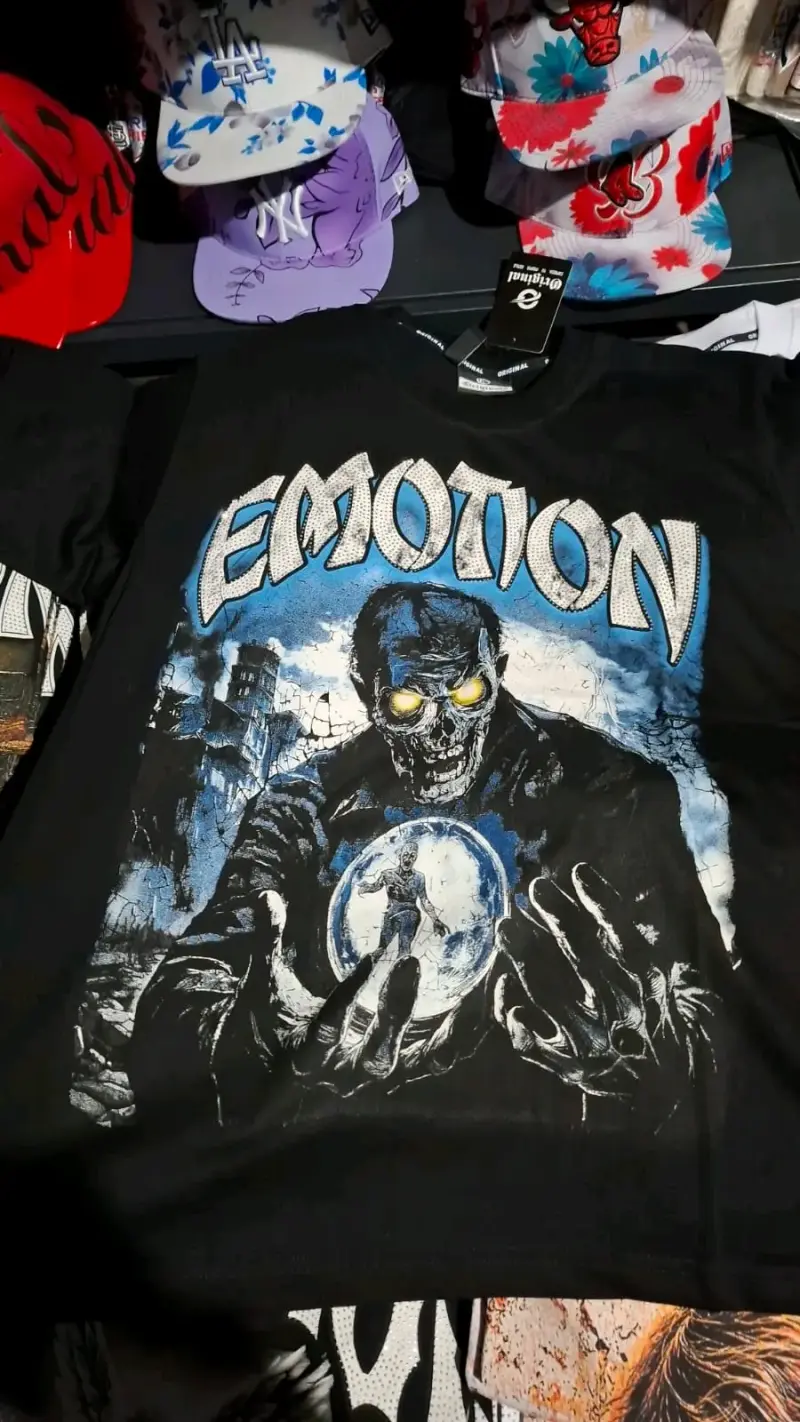 Polera negra estampada Emotion - 2