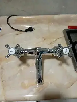 Grifo de tina cromado - 1
