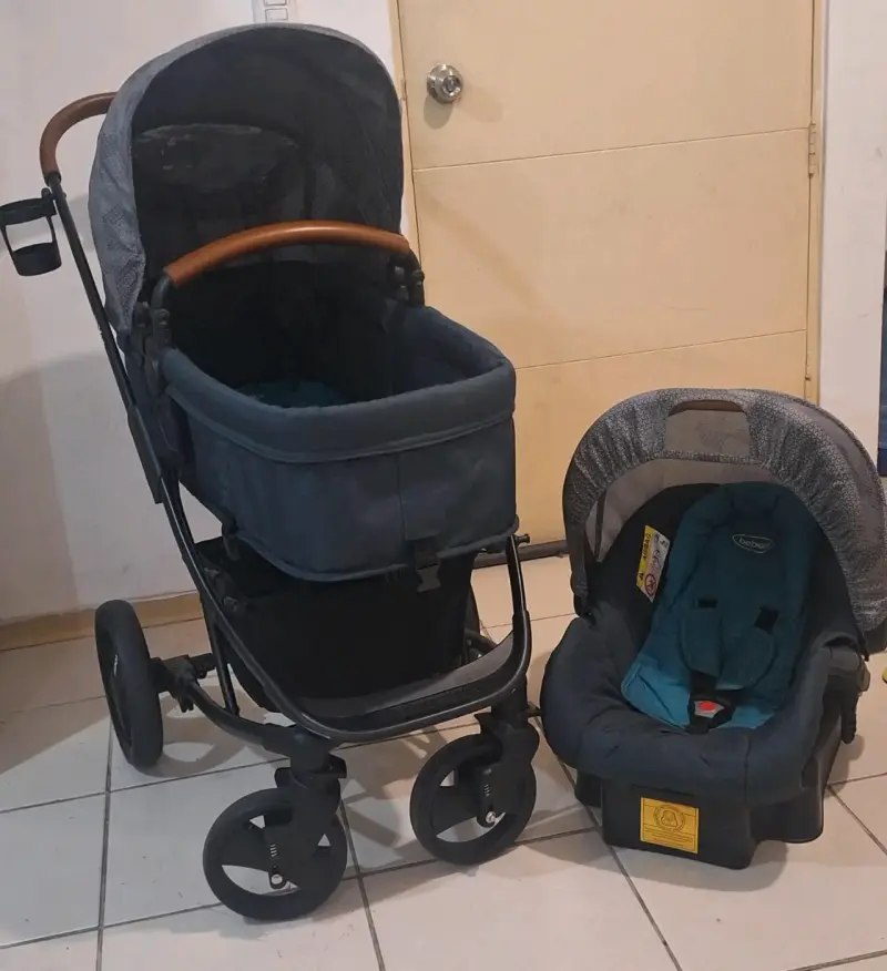 Coche y silla de auto gris - 1