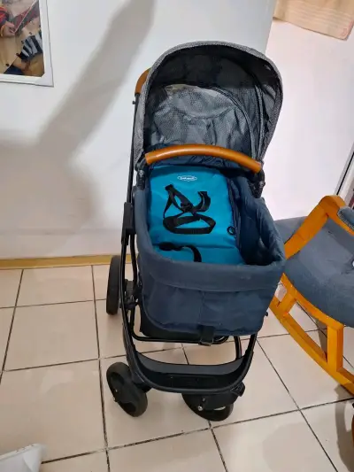 Coche y silla de auto gris - miniatura 2