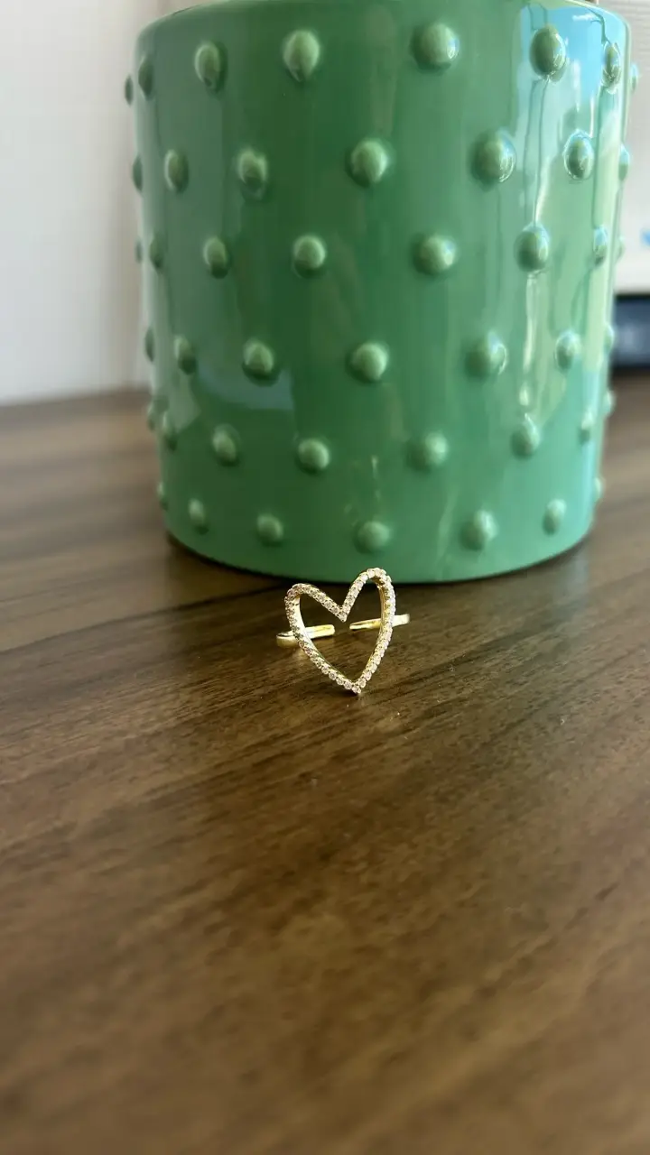 Anillo dorado con corazón