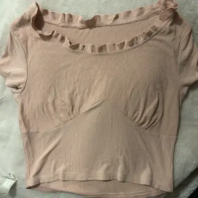 Polera rosa con volantes - miniatura 2