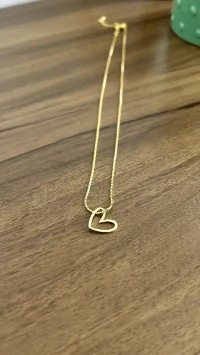 Collar dorado con dije de corazón - miniatura 1