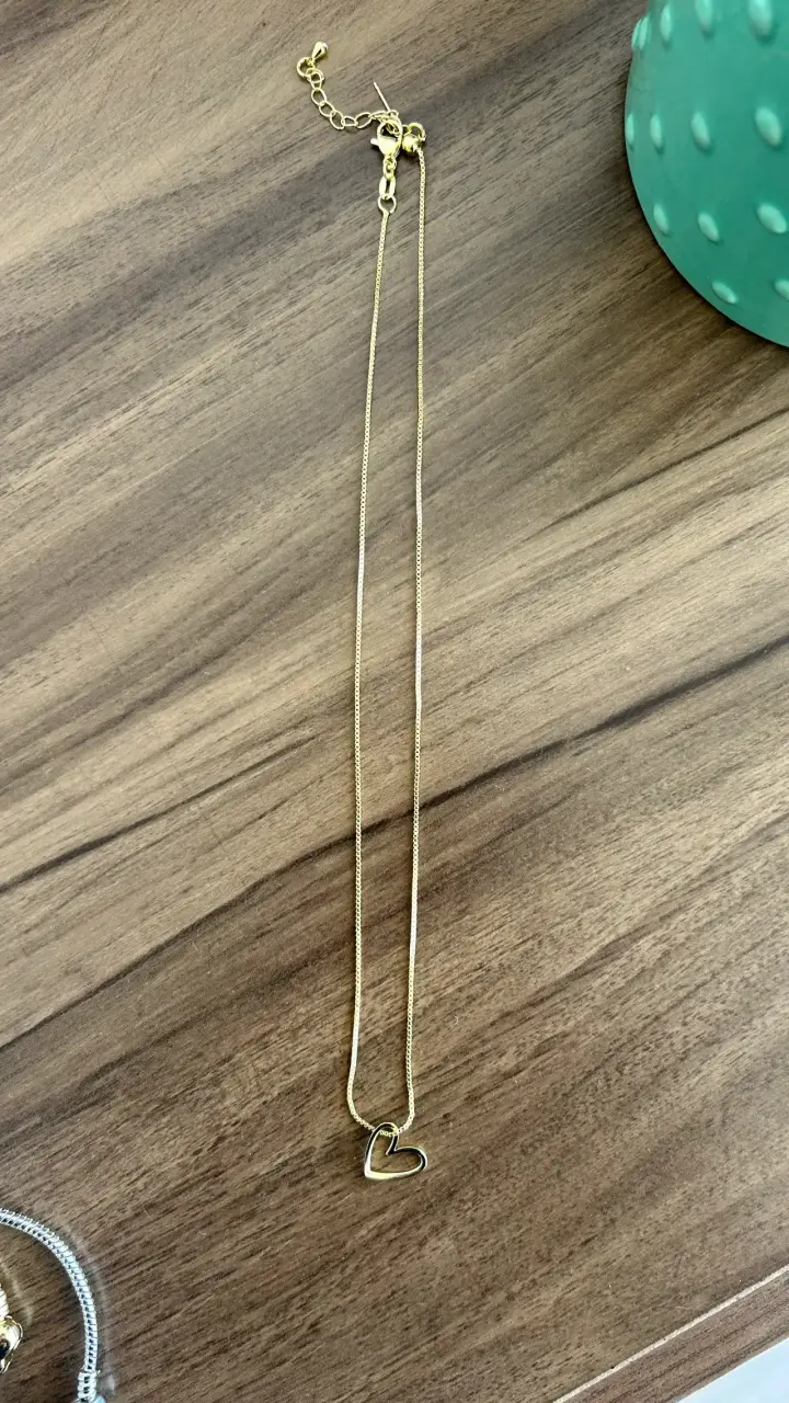 Collar dorado con dije de corazón - 2