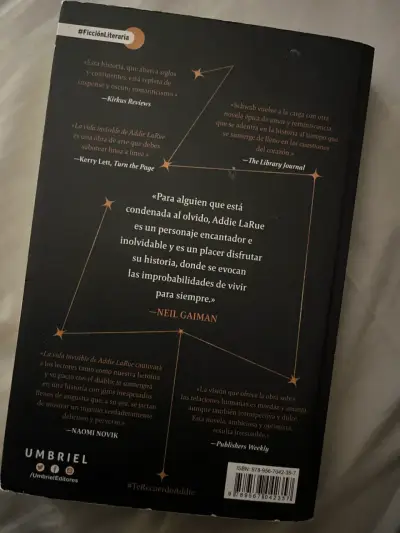 Libro 'La Vida Invisible de Addie LaRue' - miniatura 2